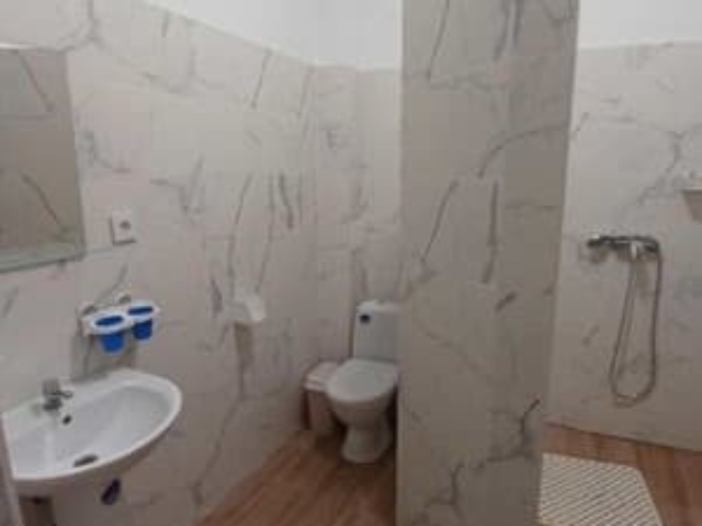 Otel-Termalno-rekreacionniy-kompleks-Garmoniya-nomer-Standart-4-mestniy-s-2-krovatyami-razmera-king-size-foto-1487238z600