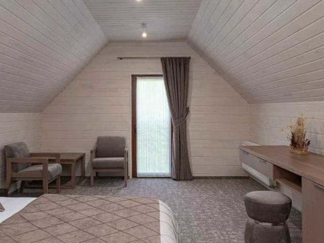 Gostinica-Pidgir-39ya-nomer-Lyuks-4-mestniy-Semeyniy-Korpus-A-foto-1504507z600