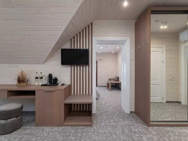 Gostinica-Pidgir-39ya-nomer-Lyuks-4-mestniy-Semeyniy-Korpus-A-snjat-1504510z600