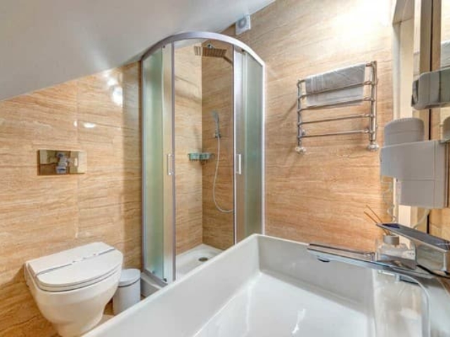 Gostinica-Pidgir-39ya-nomer-Polulyuks-4-mestniy-s-otdelnimi-krovatyami-korpus-B-cena-1504540z600