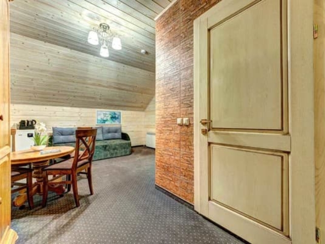 Otel-Pidgir-39ya-nomer-Lyuks-4-mestniy-Korpus-B-snjat-1504548z600