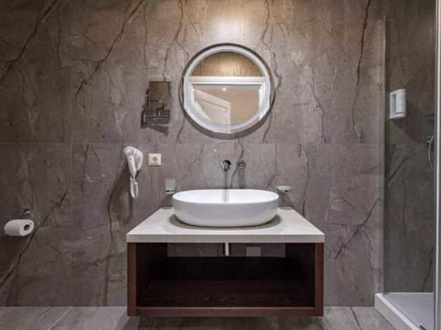 Otel-Pidgir-39ya-nomer-Lyuks-4-mestniy-Semeyniy-Korpus-A-1504511z600