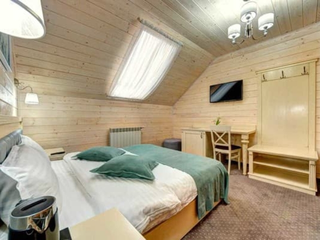 Otel-Pidgir-39ya-nomer-Standart-dvuhmestniy-s-dvuspalnoy-krovatyu-korpus-B-snjat-1504521z600